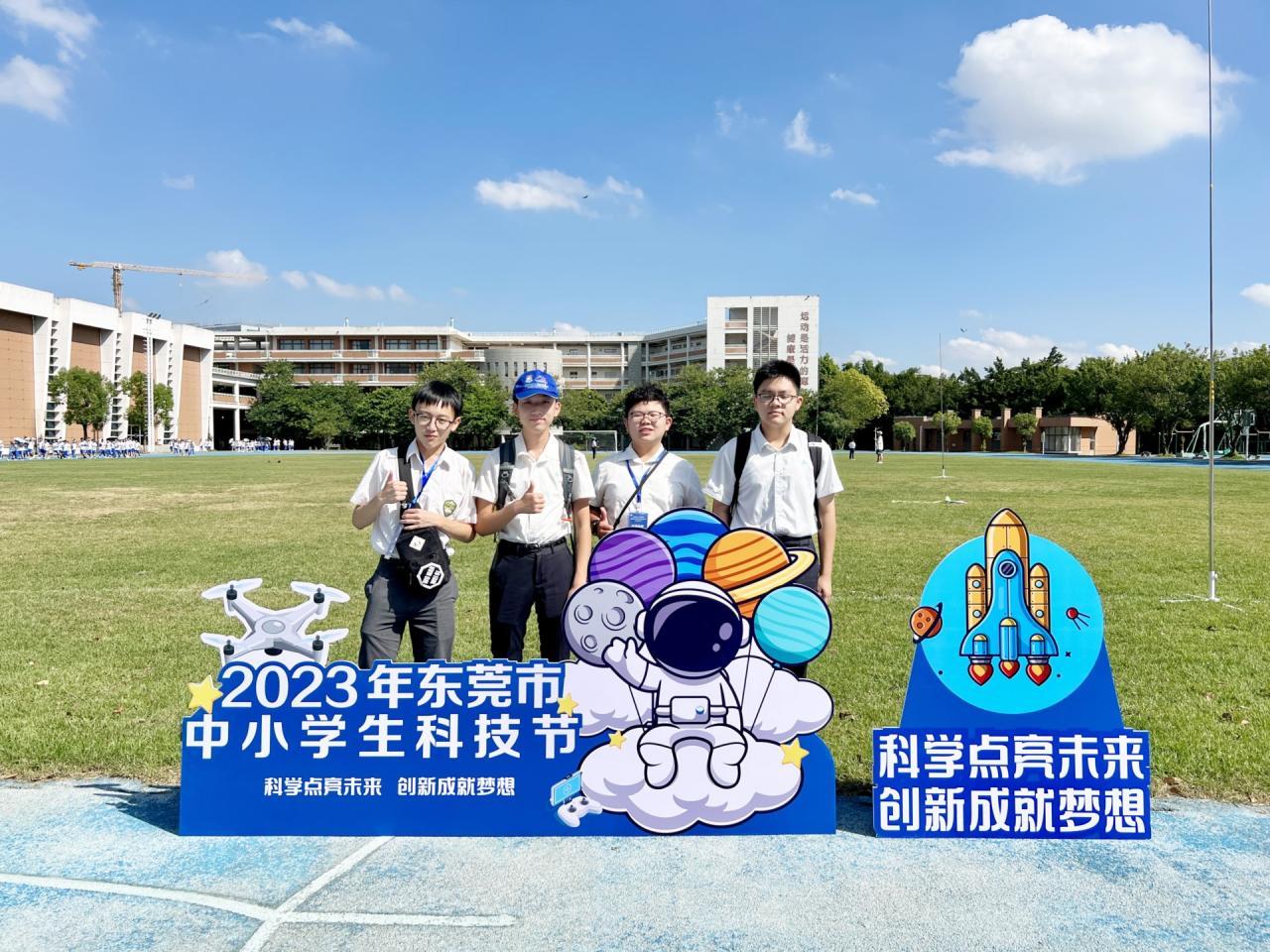  參觀無人機展示場地 